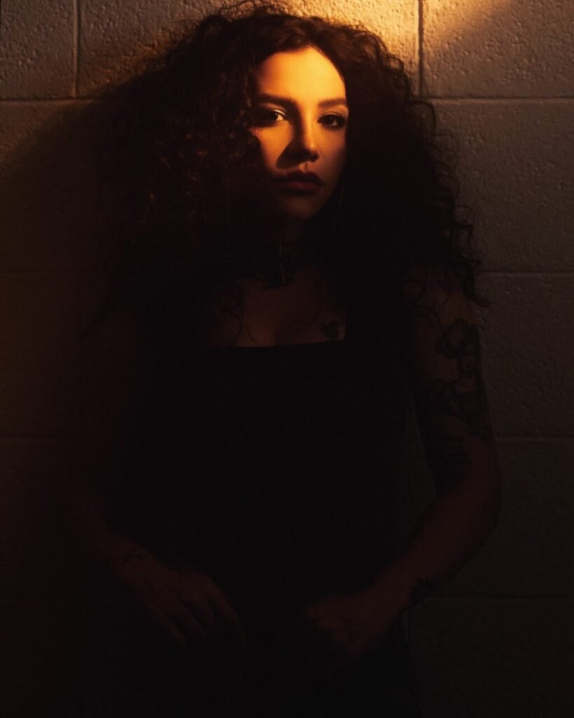 Álbum ECO de Priscilla reúne dez faixas inéditas e inaugura fase 100% independente da cantora, que assume o controle da própria produção artística