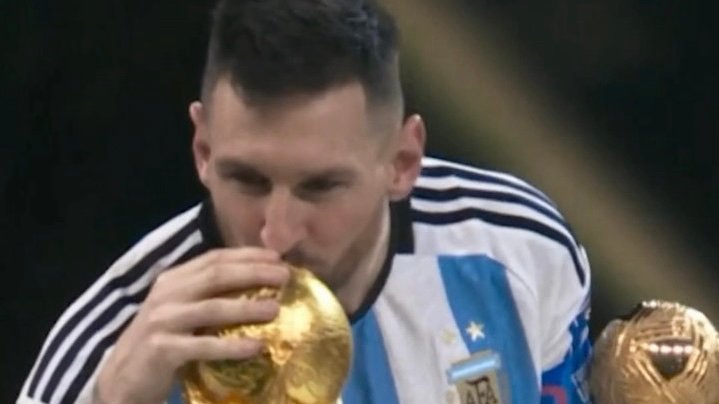 Messi encerra trajetória de 21 anos pela seleção argentina
