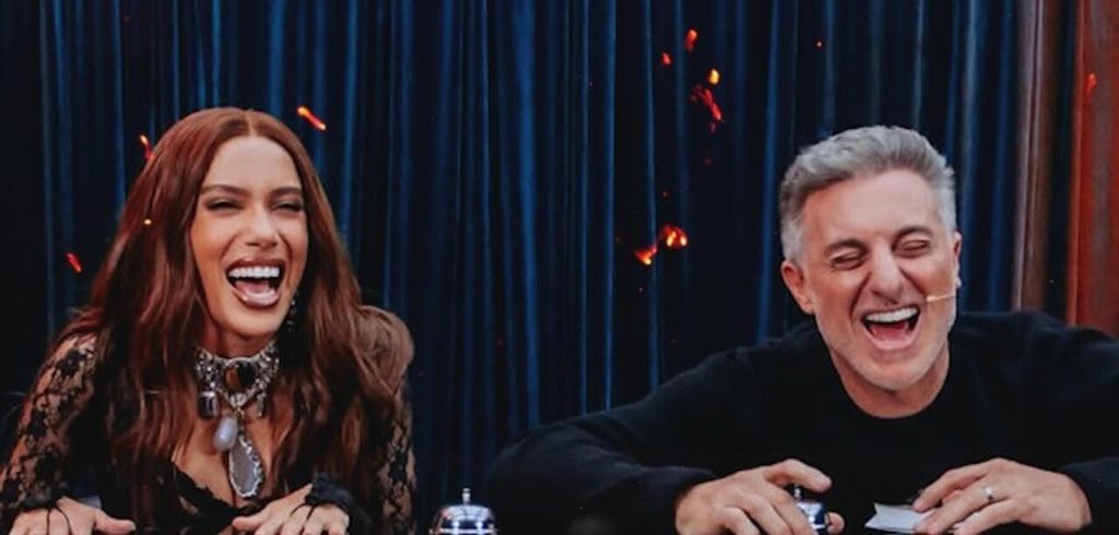 Anitta conversa com Luciano Huck em entrevista na qual falou sobre Mariah Carey