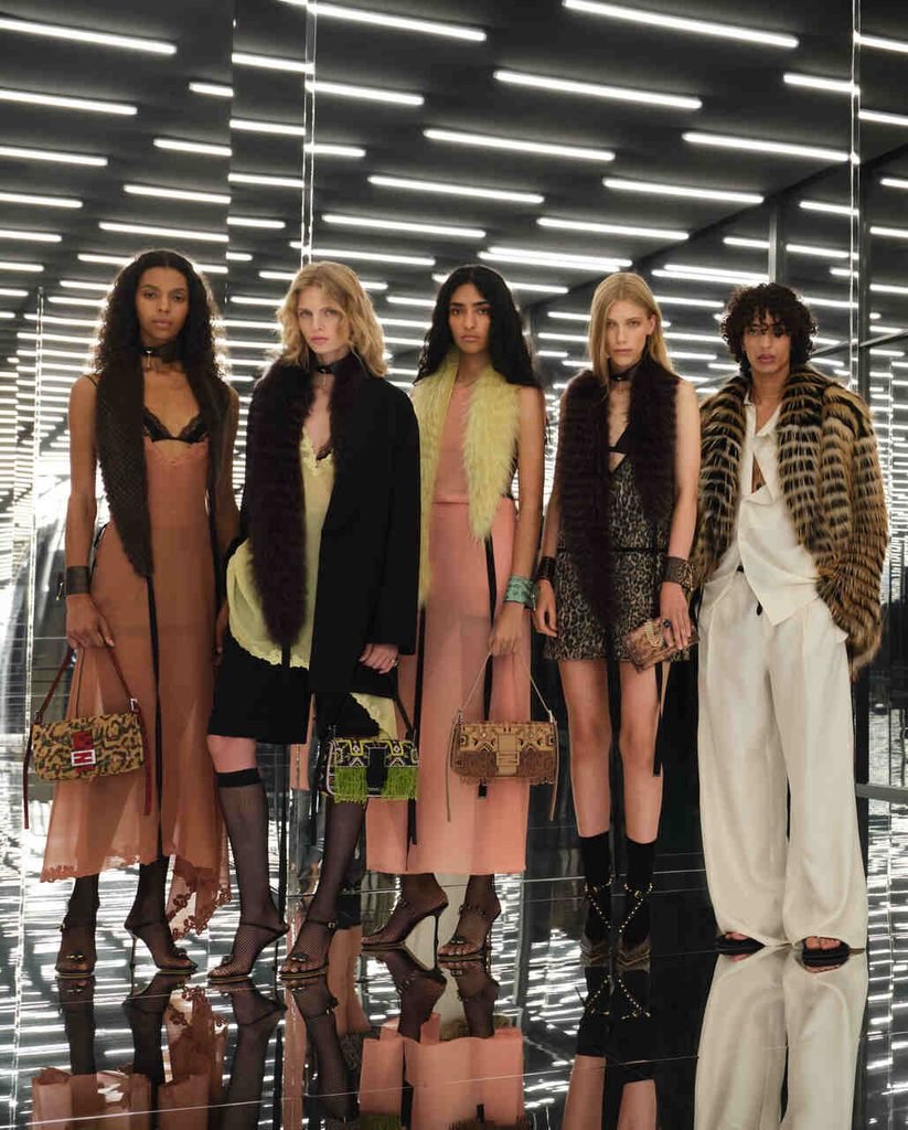 Fendi Primavera/Verão 2027 com modelos em cenário espelhado
